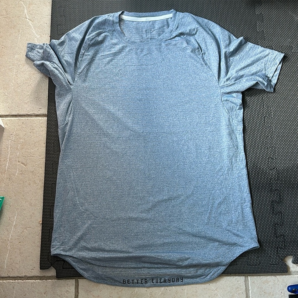 Lululemon men active wear running workout Tshirt fits size M-L